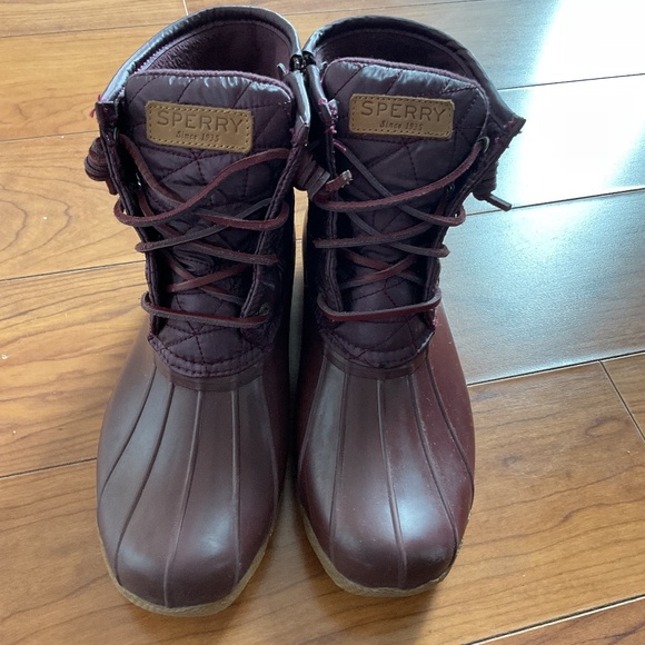 Burgundy Sperry Rain Boots in Excellent Condition - Picture 1 of 6
